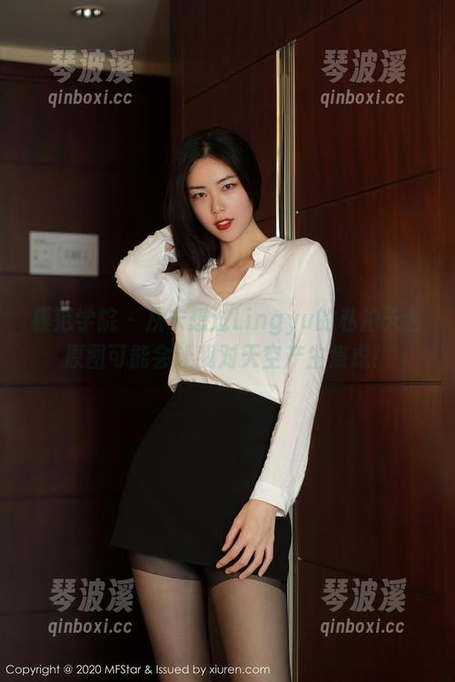 模范学院 - 从未想过Lingyu的私拍天台原图可能会让我对天空产生焦虑！