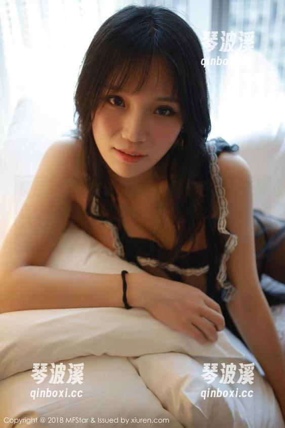 模范学院 - 在精选的黄乐然套图里，我发现：可爱就是平常的一天，突然被撒了一把糖霜!