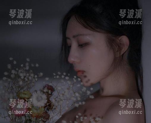 樱晚gigi的细节情书：定制丝袜里的每一条线都透露着小心机。