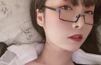 次屁啦的JK全套写真，像是校园里偷偷传出的轻声窃语？