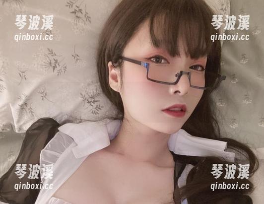 次屁啦的JK全套写真，像是校园里偷偷传出的轻声窃语？