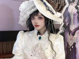 流一_喵喵喵喵喵喵的红裙：从图库里挑选你的芬芳，快来下载吧！