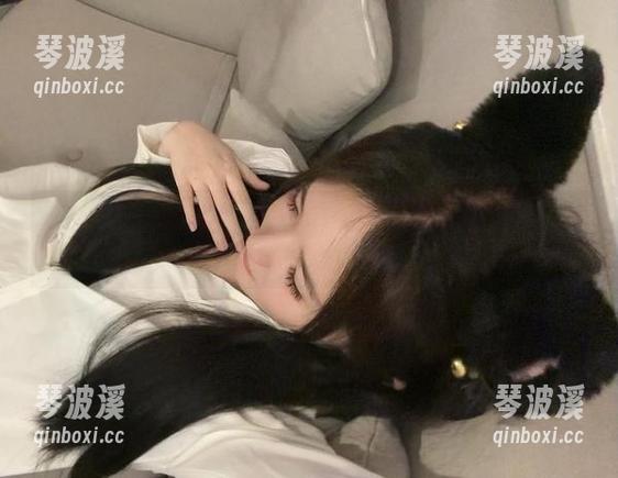 微密圈 - 铃铛猫的身影在私房合集中闪现，玫桃泡芙永远是主角