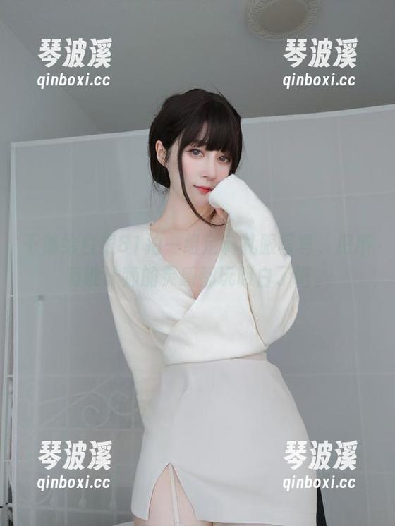 干脆给白银81拍一组定制礼服写真，把所有设计师的灵感都玩明白了吧。
