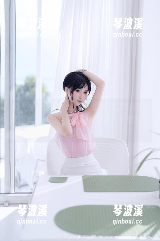 秀人网 - 等等，sugar小甜心CC的高清礼服，这搭配会把人甜掉牙吧！分享给你看下。