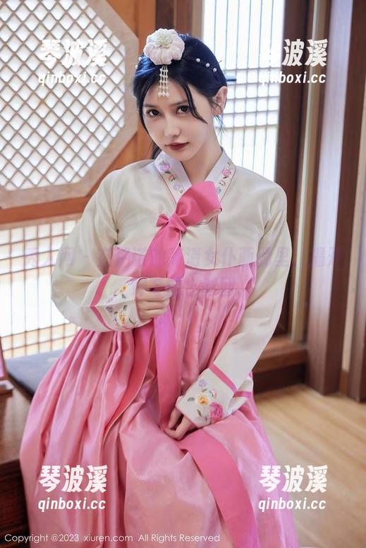 秀人网 - 在伊诺的高清女仆画廊里，揭开好奇的小谜团