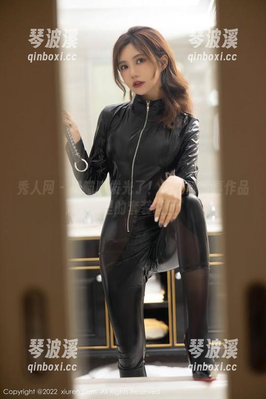 秀人网 - 奶喵喵发光了！揭开她写真作品集里的套装谜团