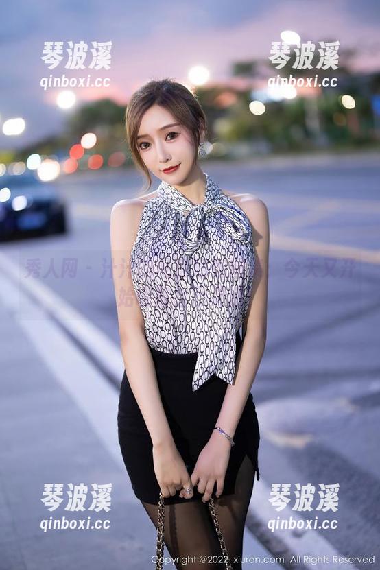 秀人网-汁汁 秀人网 - 汁汁的私房瑜伽图集:今天又开始谎称自己灵活!