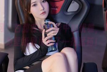 秀人网 – 白甜在白衬衫中的优雅，简直是为壁纸界贡献了一剂猛药！