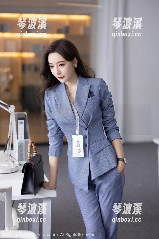 秀人网 - 夏日里的谢小蒽图集，燃烧着别人的青春。