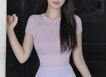秀人网 – 赵万灵图包全开：看她的御姐造型，惊叹号300个送给你，求转发！