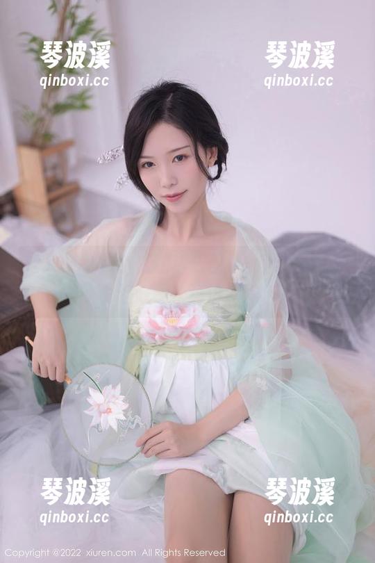 秀人网 - 金小依的透明图包，冷知识：她的衣柜好像永远没有黑色。
