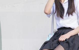 稚乖画册 – 碰撞的精彩：赤西夜夜在图库里的丝袜新视角