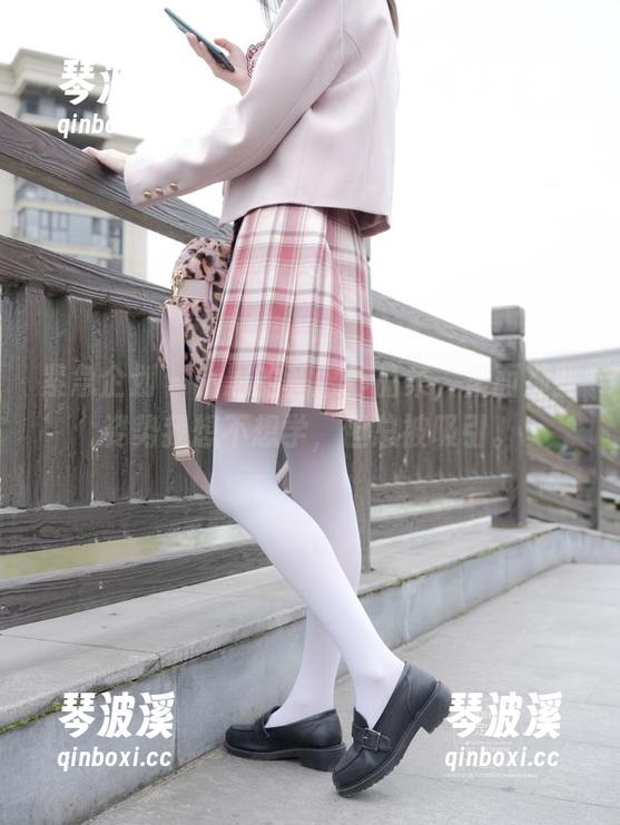 紧急企划 - 小恩的和服作品集，里面那些姿势我想不想学，但总被吸引。