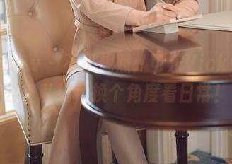 花漾show – 不正规照：可乐Vicky的办公室私拍，换个角度看日常！