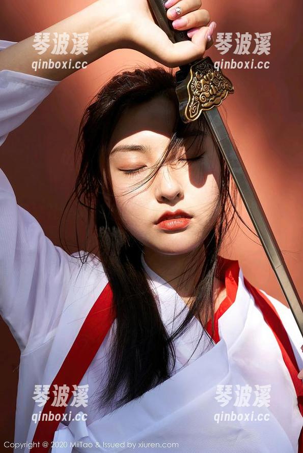 蜜桃社 - 真希私房JK：偶尔四处感知，偶尔悄悄躲藏。