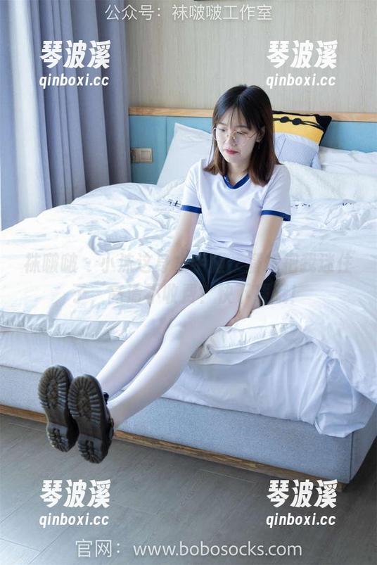 袜啵啵 - 小沫这身水手服，基本把我迷住了，高清不收费？快下载哦！