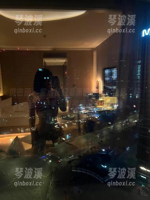 微密圈 - 詹詹长腿最新图册：不愧是“腿部”杀手，眼神和腿一样撩人