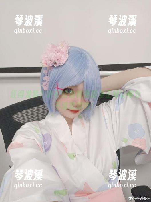 红得发紫？许枳的旗袍更新集正好让你分不清楚颜色！
