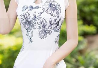语画界 – 梳妆台上的白色，徐莉芝Booty给我们带来的美图，快给我来点色彩。