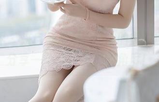 语画界 – 来自杨晨晨Yome的美脚图集，分享一个你没见过的角度！