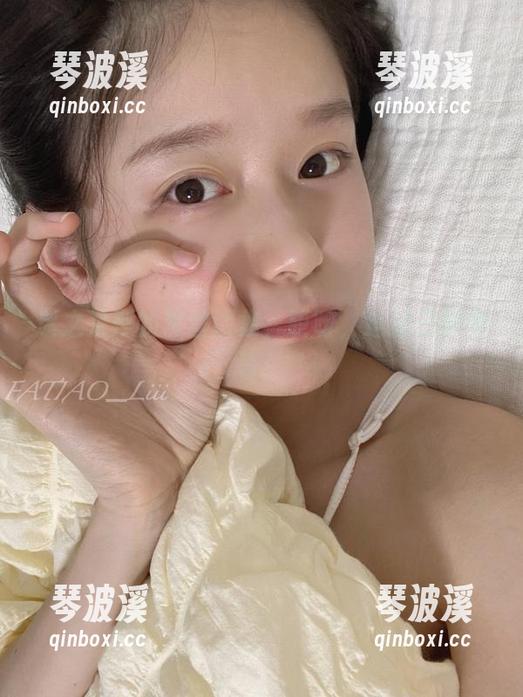 迷之呆梨的黑丝图集，哎呀，这裙子好神奇！