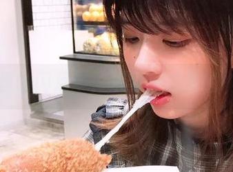 图册里的闪月半，双马尾才是主角吧？