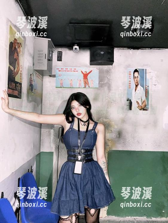 陈佩奇 微密圈 - 免费欣赏陈佩奇作品中的美腿,来到这儿就像被黑洞吸进去,唉,啥也别想了。