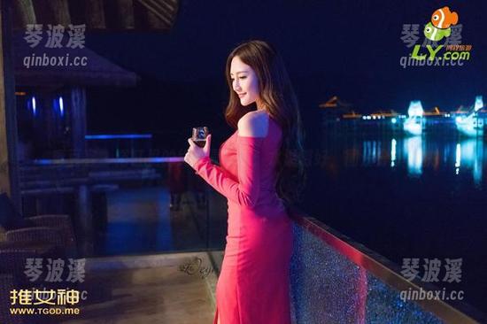 青豆客-绮里嘉Ula 青豆客 - 浴缸里的绮里嘉Ula:水温刚好,图片分享愉快