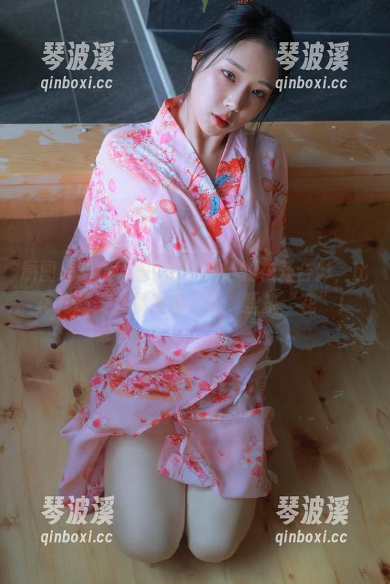 原图揭晓：韩国CoCo和她的花开合影，比花儿还美，果然是“花”里挑“花”！