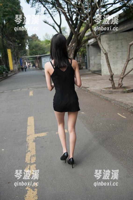 魔镜街拍 - 大家好，楼楼带着白色连衣裙的福利而来，原图都解锁了呢！