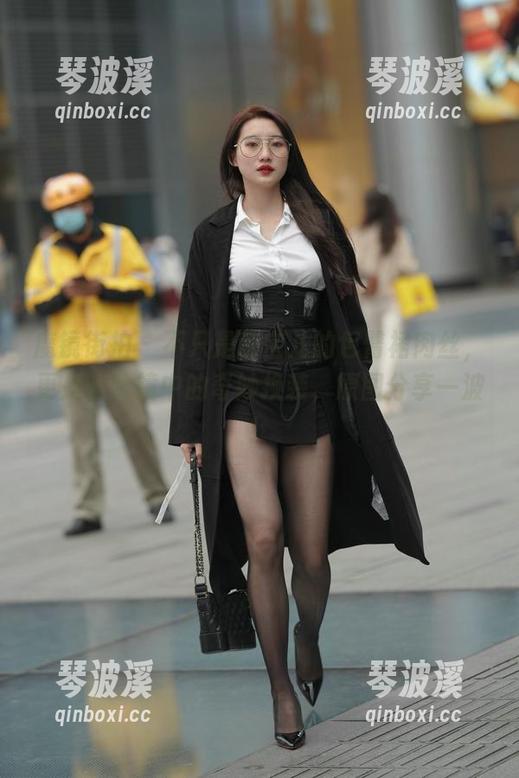 魔镜街拍-萌宝儿 魔镜街拍 - 不只是萌宝儿的包臀裙肉丝,更是哈哈镜中的奇妙换装,原图分享一波!