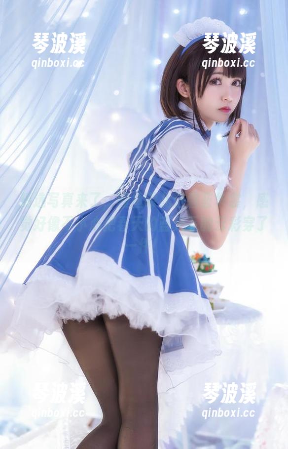 精选写真来了，鳗鱼霏儿这碧蓝华裳，感觉好像不小心把春天的蓝天下的云彩穿了一件！