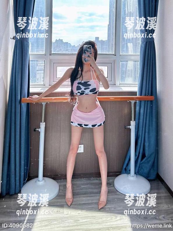 微密圈 - 短裙秀，黎允熙baby的高清美图，边看边学如何优雅地翩翩起舞！