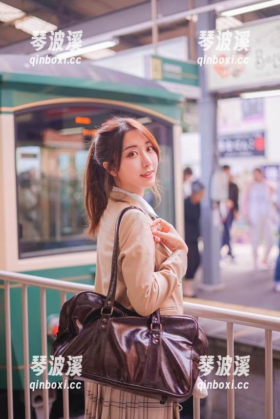 黑川与白丝的微妙碰撞：原图和写真，你更pick哪一款？